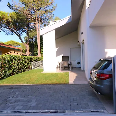Villa Stunning With Private Garden - Beahost Bibione